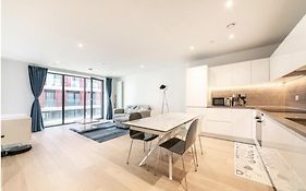 Modern Apartment In London